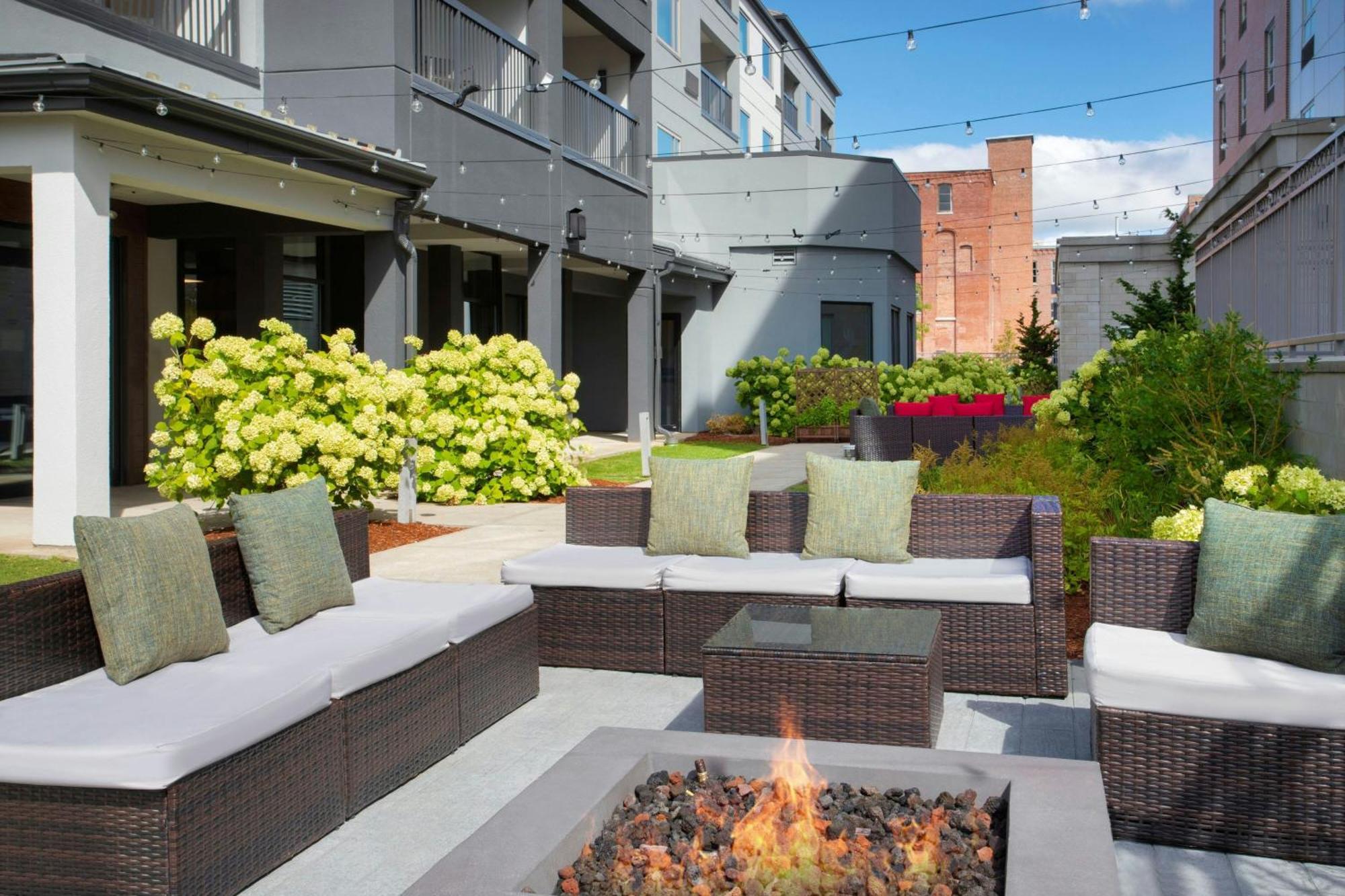 Courtyard Worcester Buitenkant foto